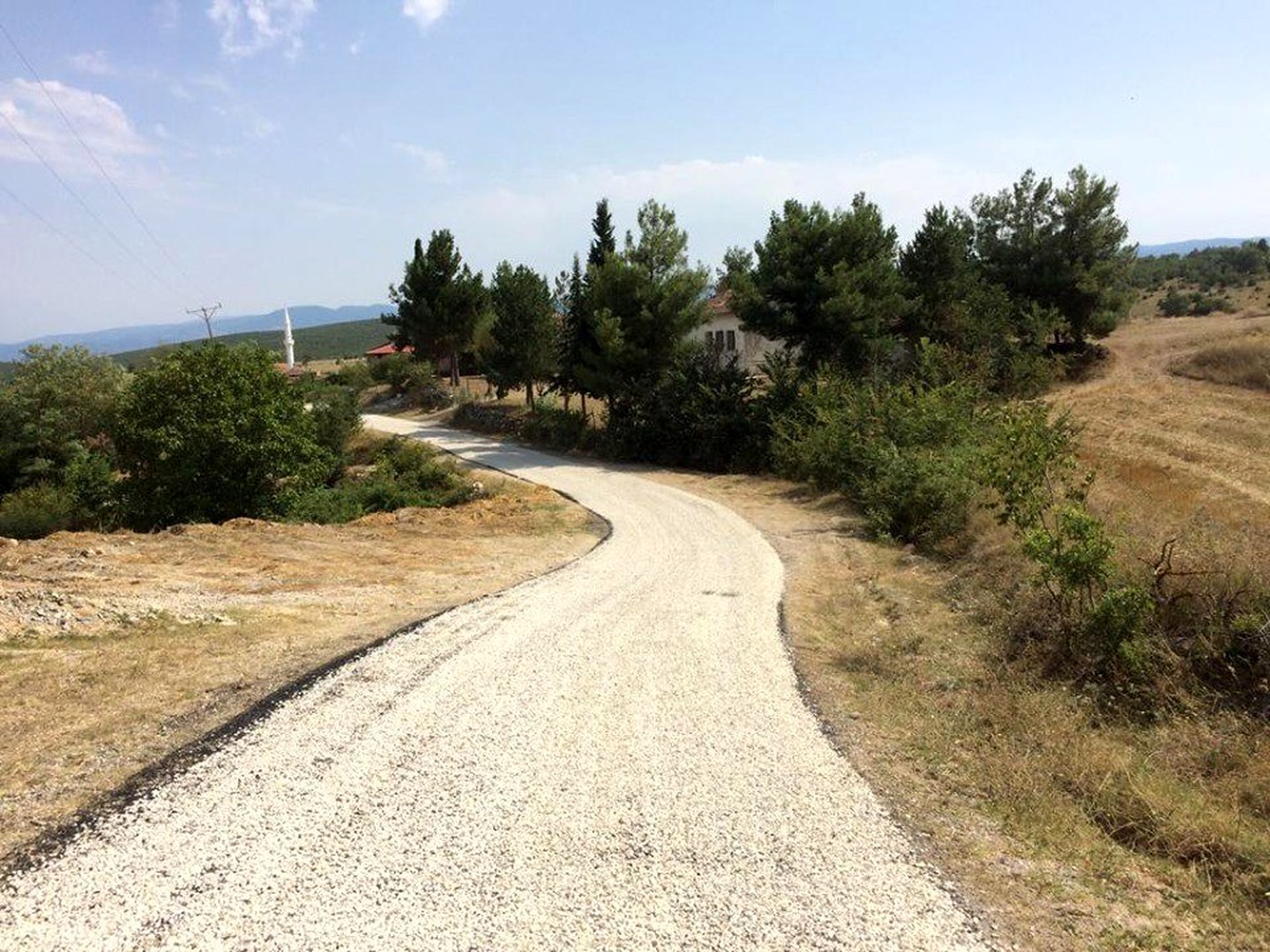 Boyabat\'ta köy yolları asfaltlanıyor
