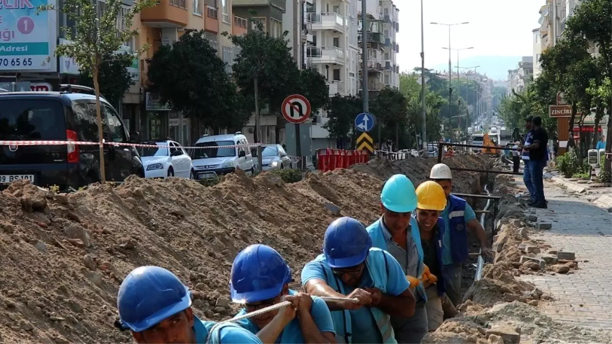 Büyükşehir Batı Gazi\'de asfalt öncesi altyapı çalışması başlattı