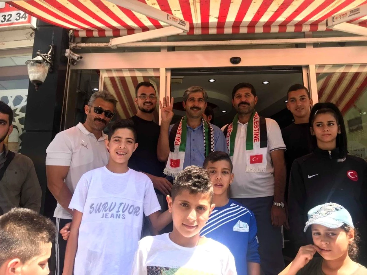 Develi Filistinli Sporcuları Bağrına Bastı