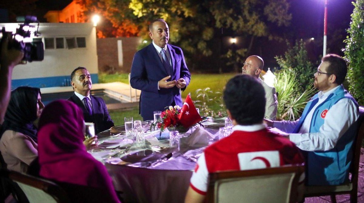 Dışişleri Bakanı Çavuşoğlu Sudan\'daki Türkler ile bir araya geldi