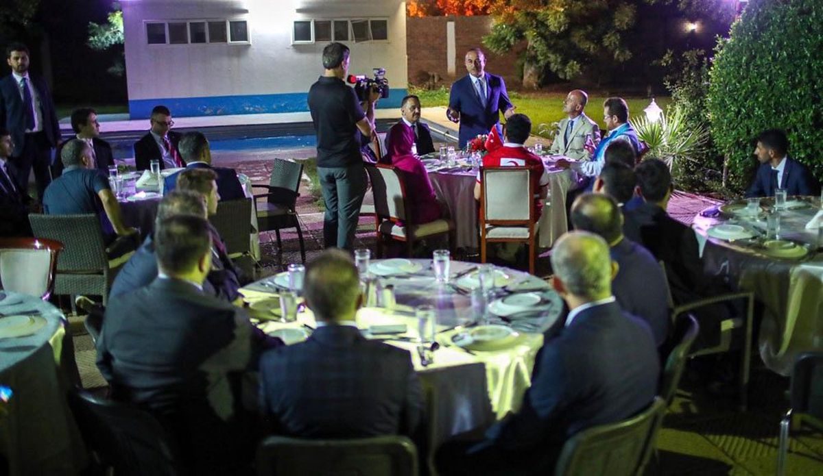 Dışişleri Bakanı Çavuşoğlu Sudan\'daki Türkler ile bir araya geldi