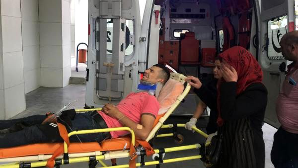 Engelli oğlunu sedyede görünce gözyaşlarını tutamadı