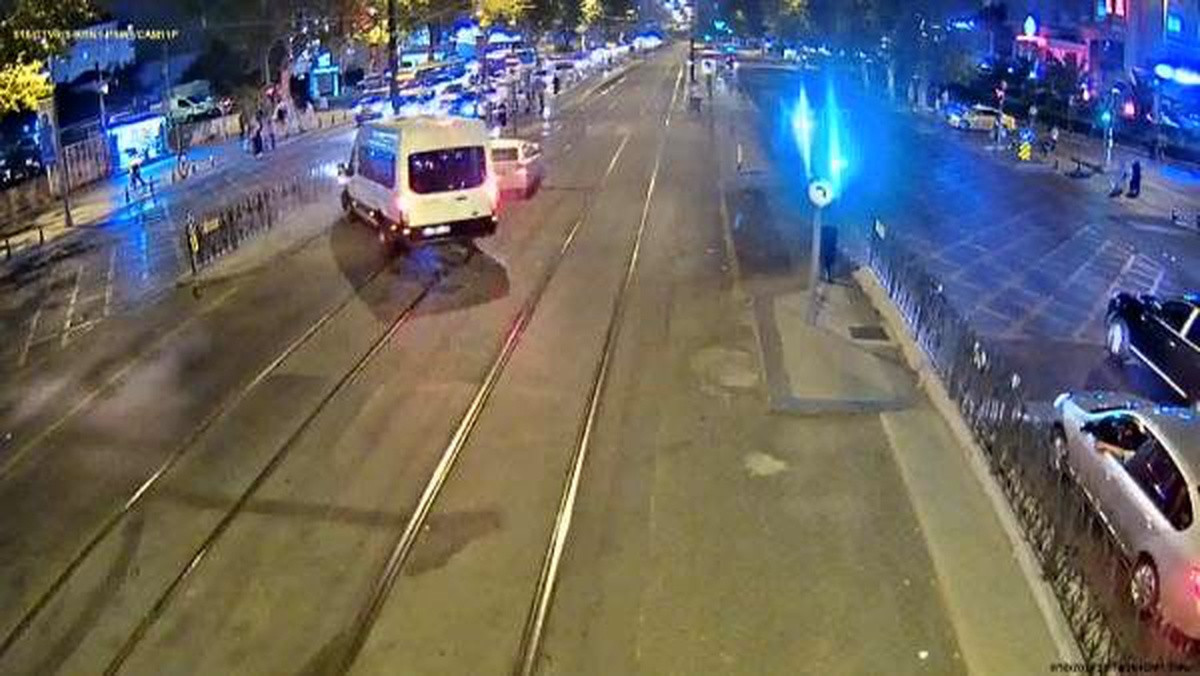 Fatih\'te tramvay yolundaki feci kaza kamerada
