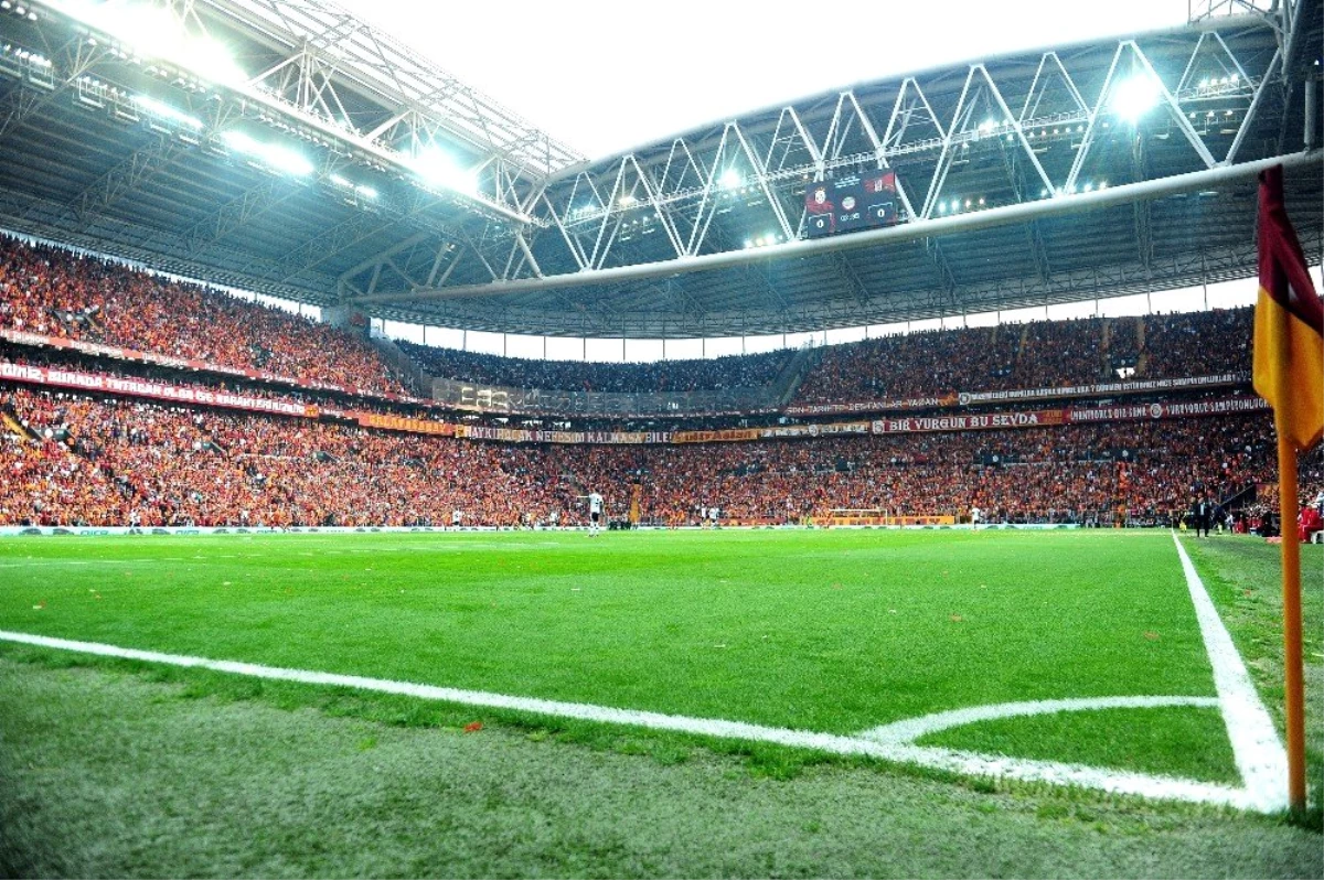 Galatasaray 52 bin taraftar ile bir adım önde!