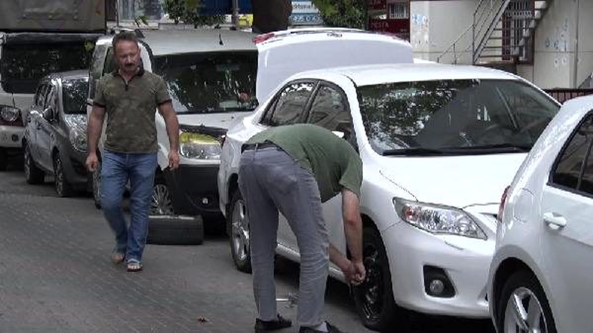 Güngören\'de park halindeki 10 aracın lastikleri kesildi
