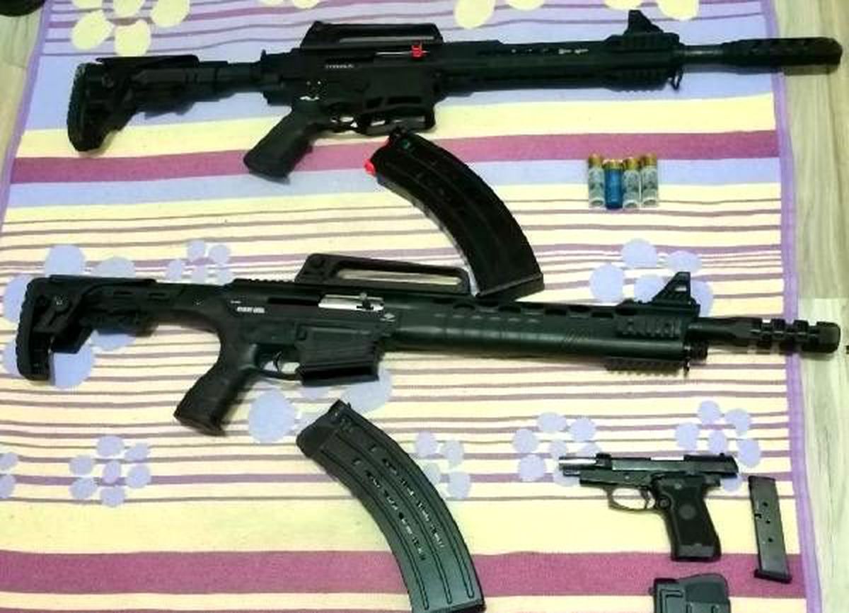 Havaya ateş edince cephaneliği ortaya çıktı