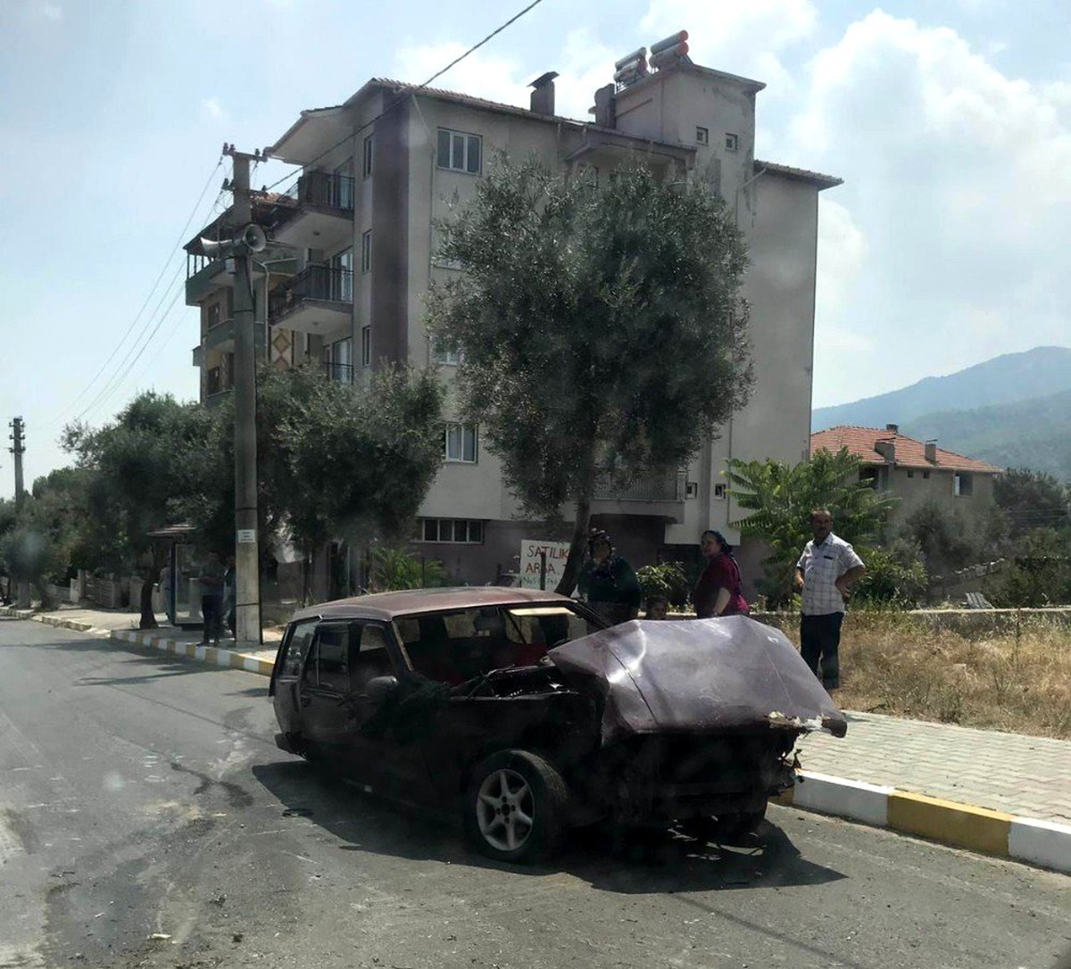 Hurdaya dönen otomobil sürücüsü ağır yaralandı