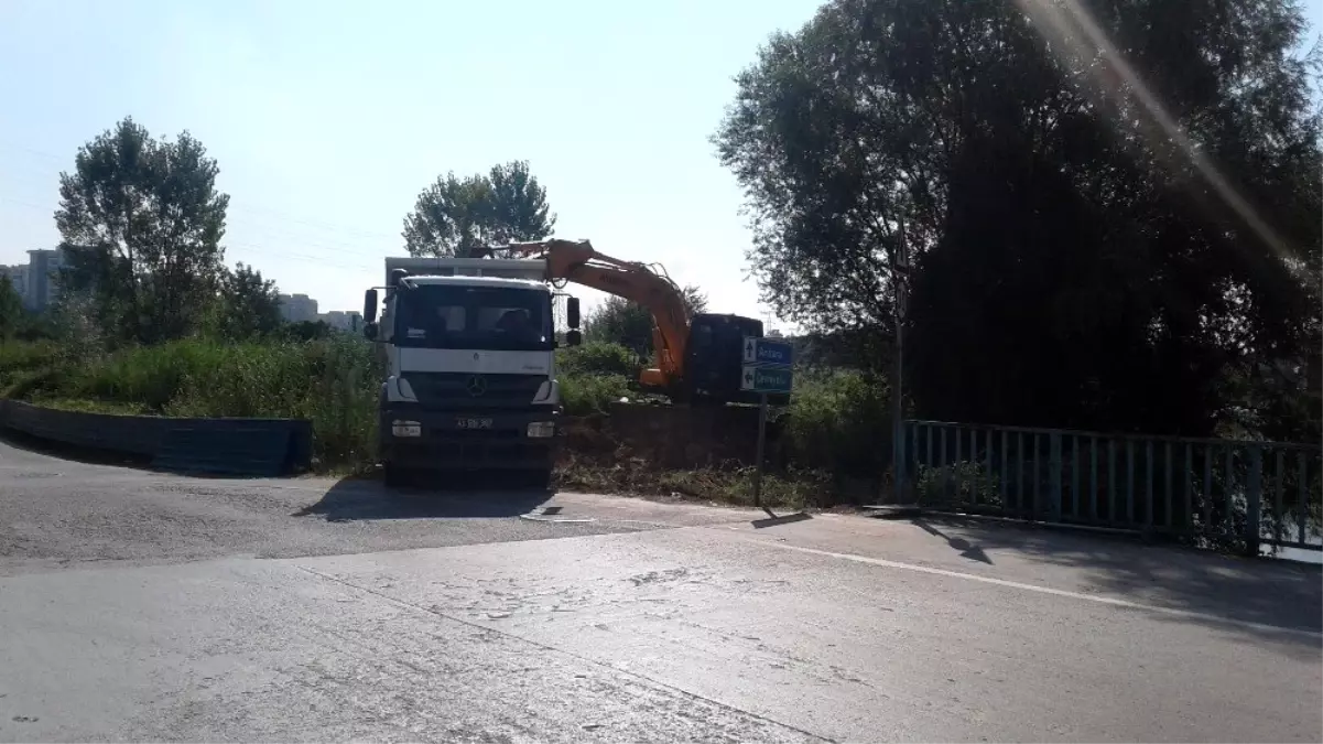 İzmit Belediyesi ilçeye yeni yollar kazandırıyor