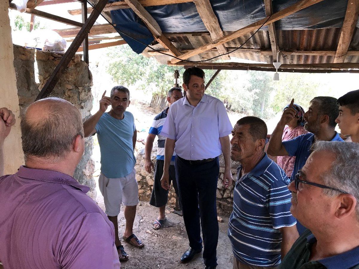 Kaş Belediyesi evi yanan aileye yardım eli uzattı