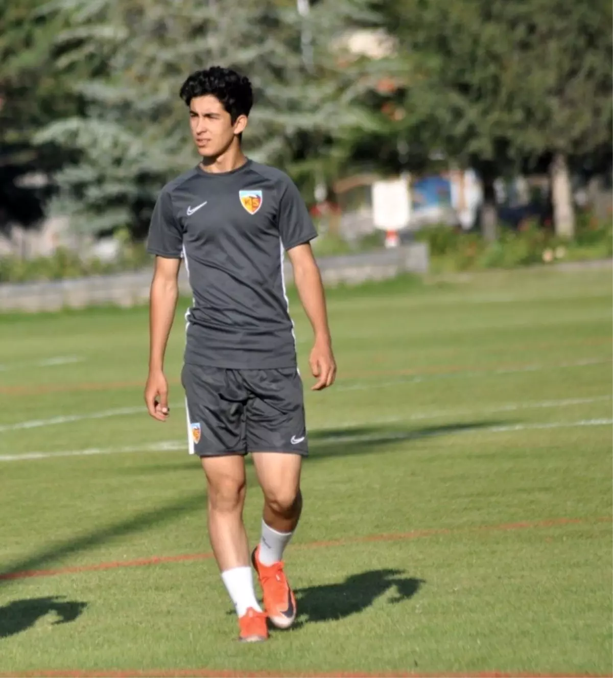 Kayserispor, Mehmet Eray\'la profesyonel sözleşme imzaladı