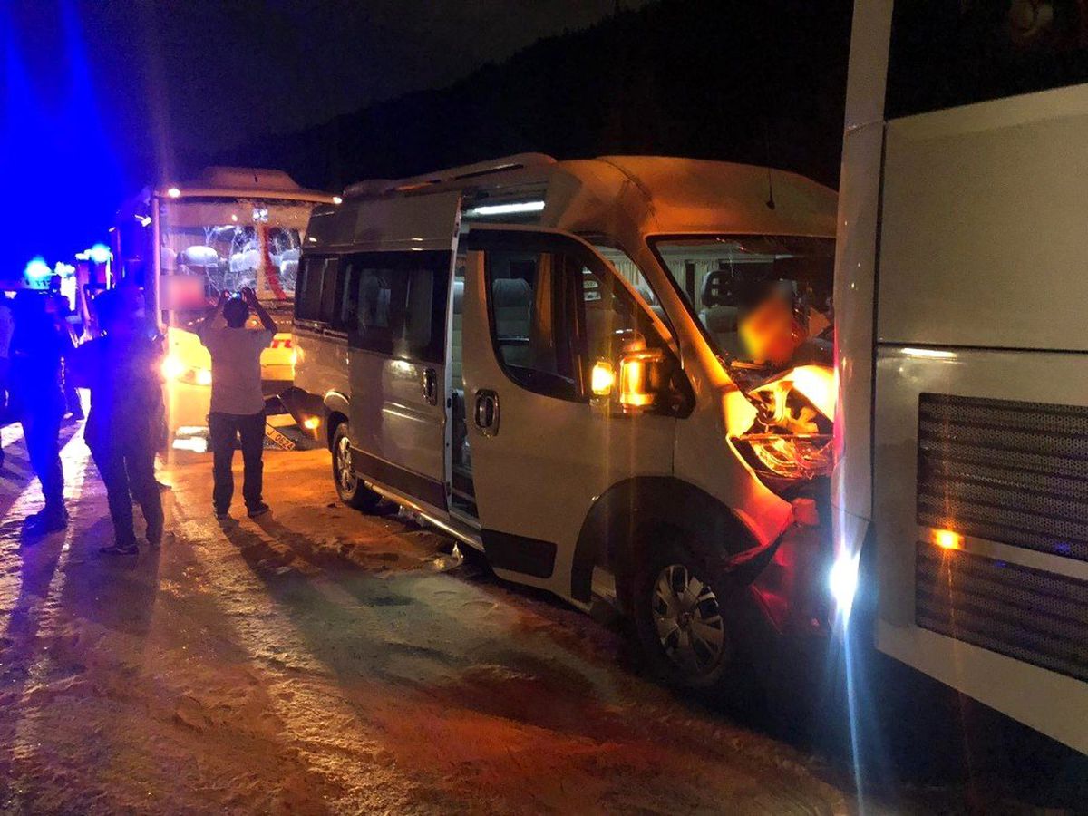Manisa\'da işçi servisleri çarpıştı: 23 yaralı