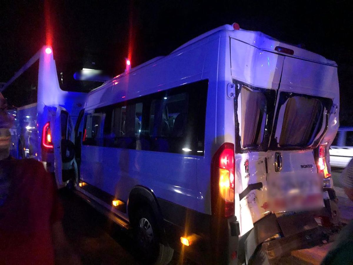 Manisa\'da işçi servisleri çarpıştı: 23 yaralı
