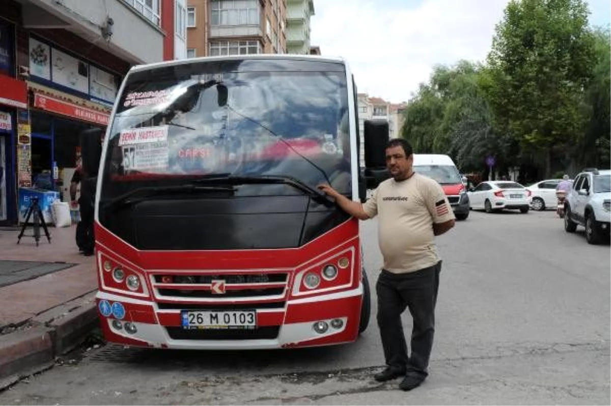 Minibüsünde fenalaşan Afgan kadını hastaneye yetiştirdi