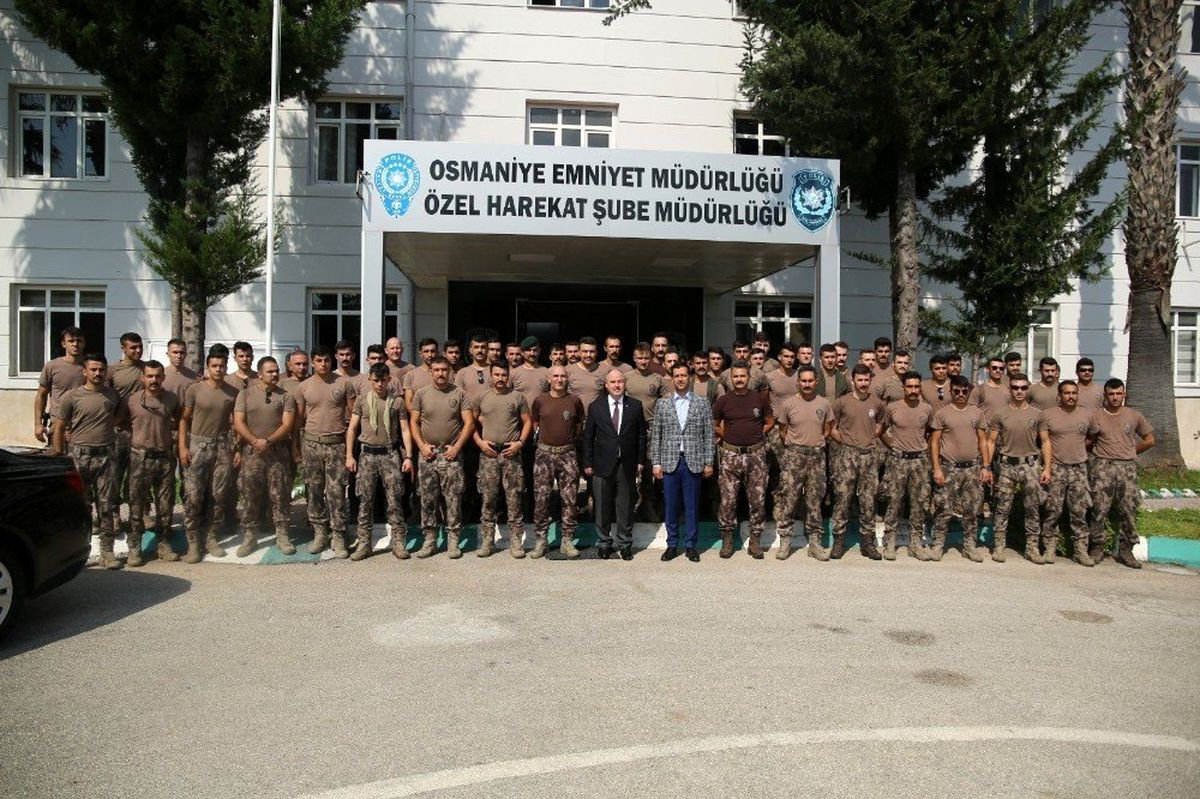 Özel Harekat Polisleri, Hakkari\'ye törenle uğurlandı