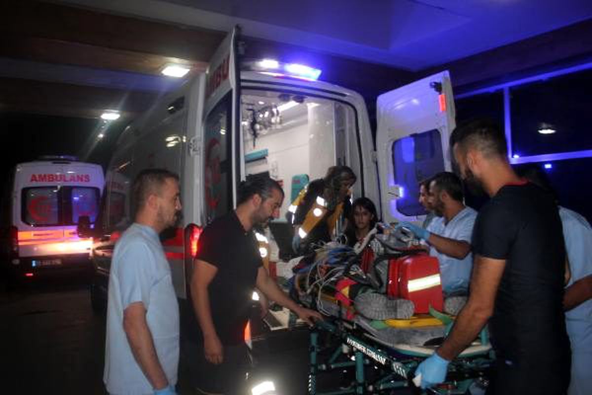 Silahla şaka yapan asker arkadaşını yaraladı