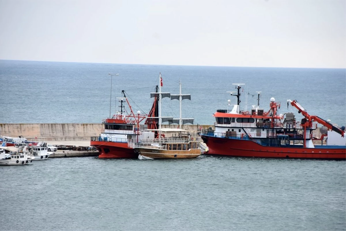 Sinop\'ta karaya oturan tekne kurtarıldı