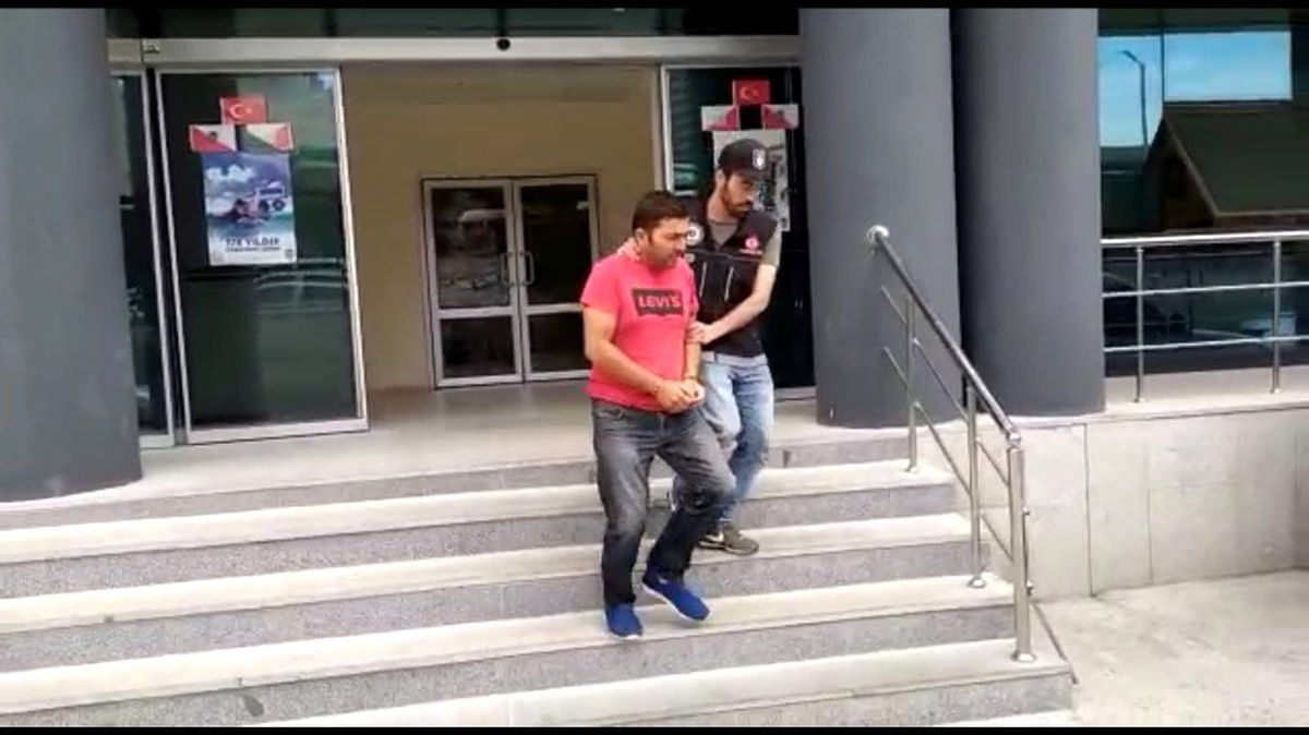 Uyuşturucu hapları satamadan yakalandı