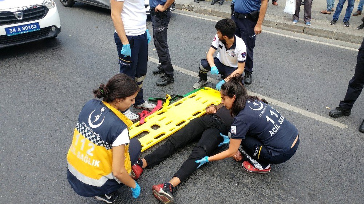 Vatan Caddesi\'nde moto kurye kazası: 1 yaralı