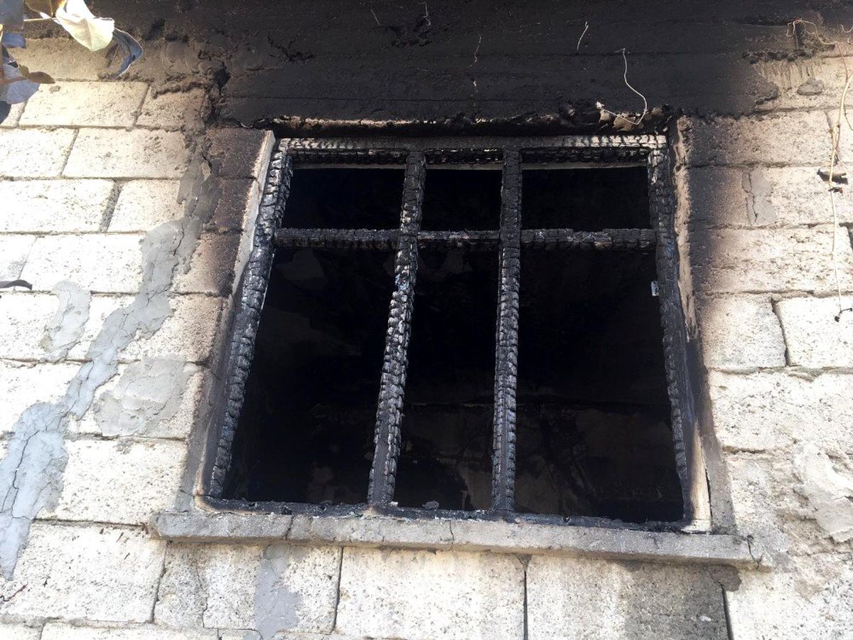 Yangın, evi kullanılamaz hale getirdi