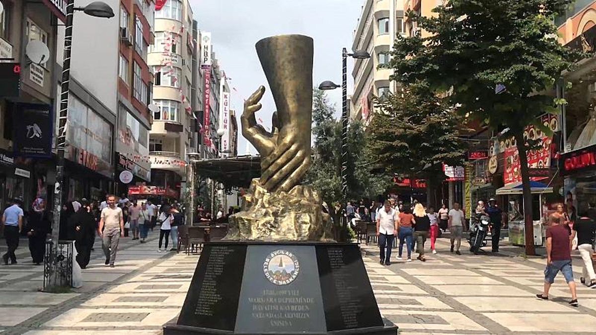 17 Ağustos depreminin 20. yılında Avcılar: \'Olası bir deprem kimsenin umurunda değil\'