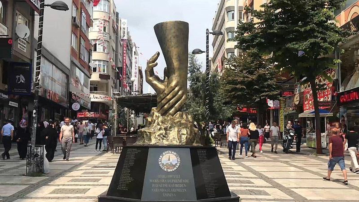 17 Ağustos depreminin 20. yılında Avcılar: \'Olası bir deprem kimsenin umurunda değil\'