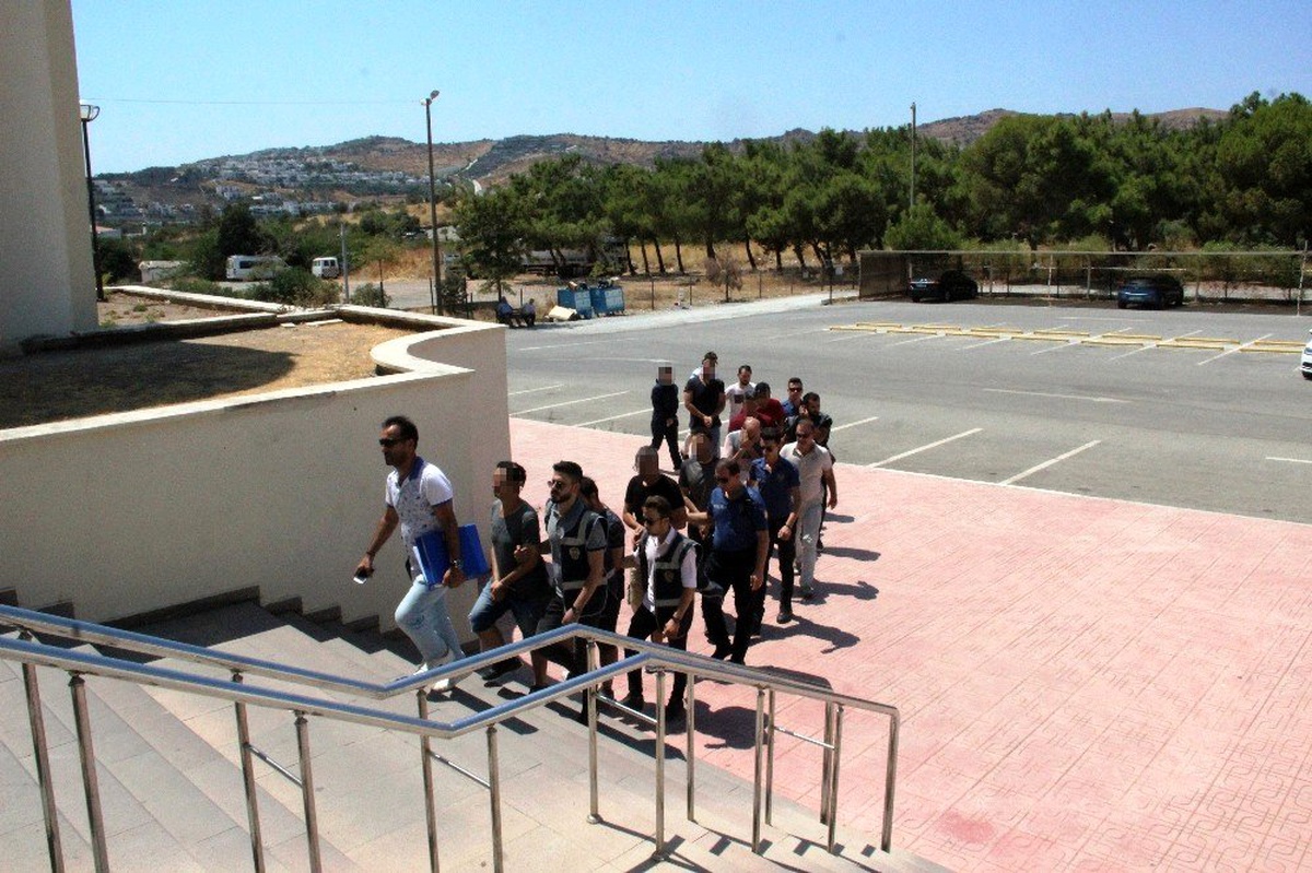 9 FETÖ şüphelisinin yurt dışına kaçış planı suya düştü