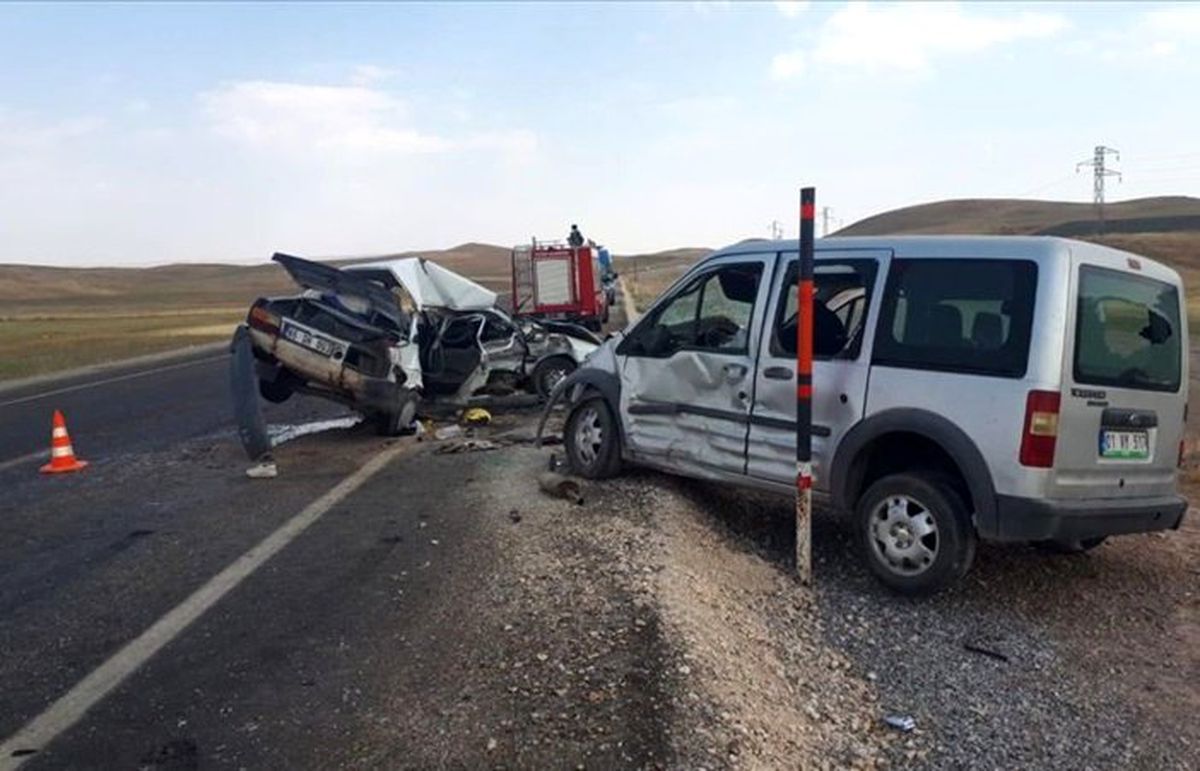 Ağrı\'da trafik kazası: 2 ölü, 4 yaralı
