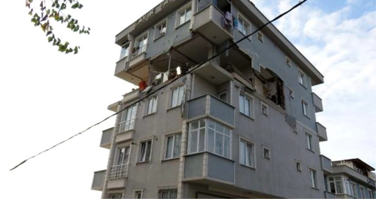 6 katlı binada doğal gaz patlaması: Duvarlar yıkıldı, 1 kişi yaralandı