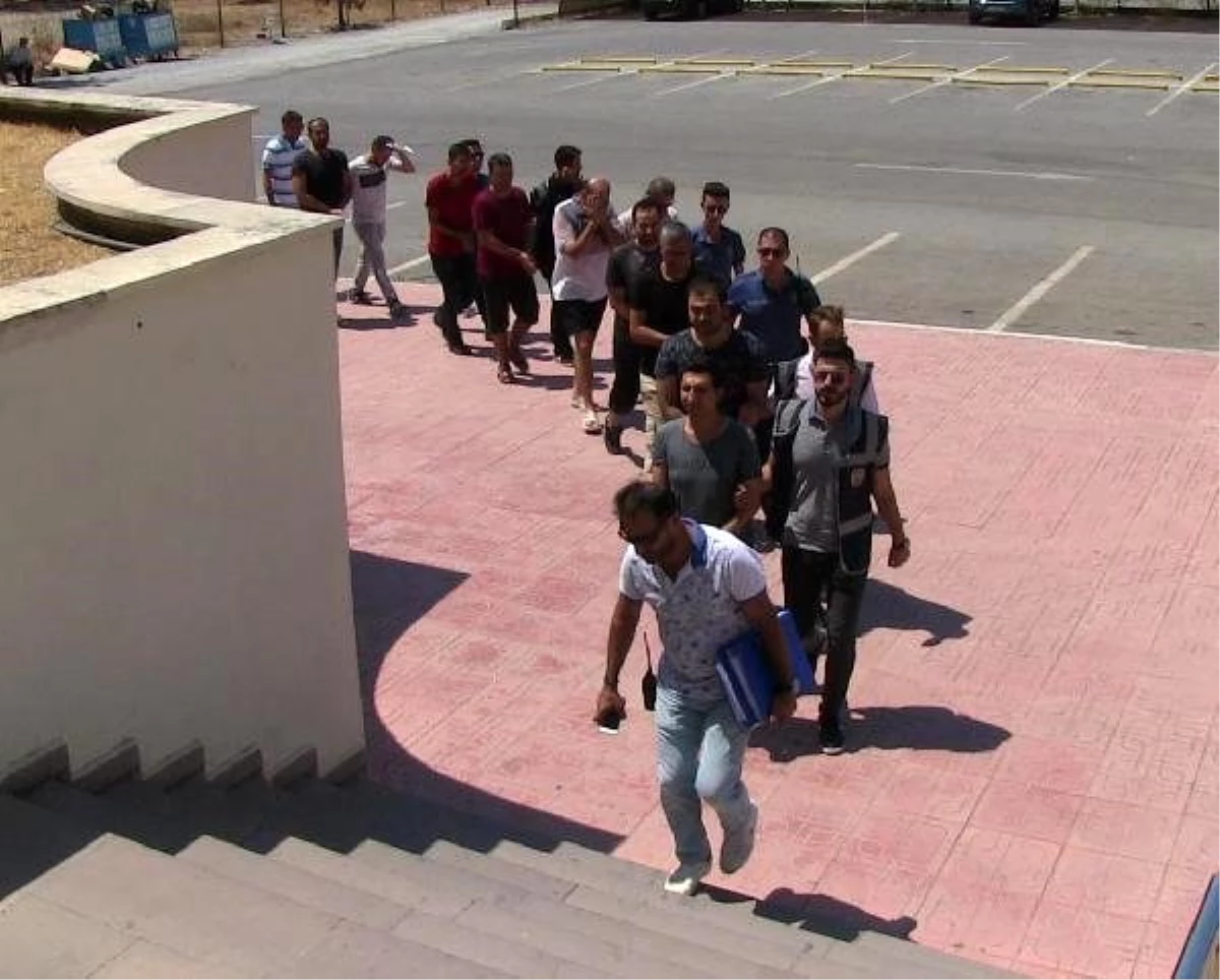 Bodrum\'da, Yunan adalarına geçmek isteyen 9 FETÖ şüphelisi yakalandı
