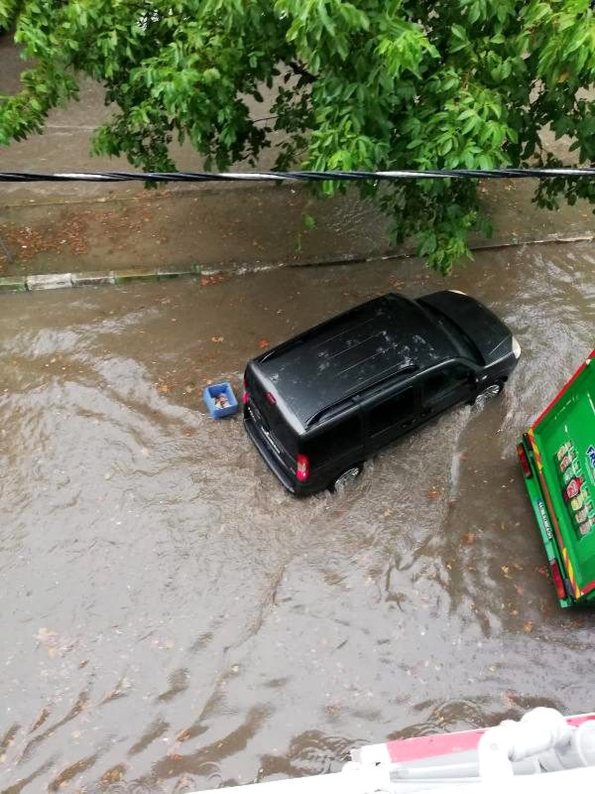 Bursa\'da sağanak hayatı felç etti, hortum panik yaşattı (2)