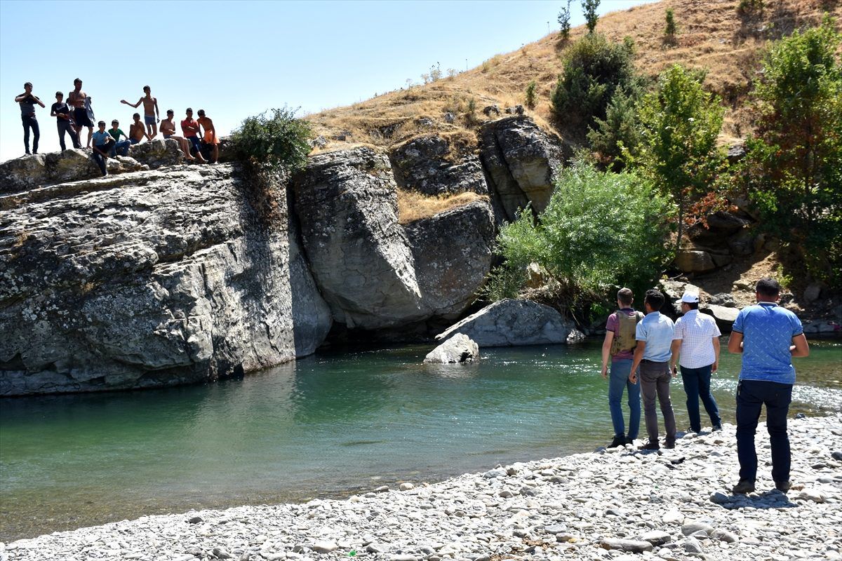 Çayda çırpınan ablasını kurtarmak isterken boğuldu