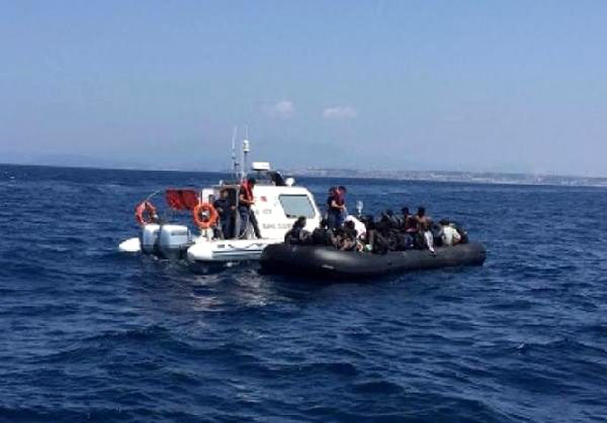 Çeşme ve Seferihisar\'da 105 kaçak göçmen yakalandı