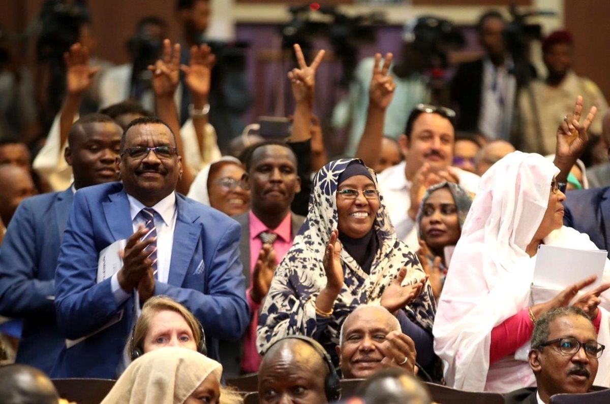 Dışişleri Bakanı Çavuşoğlu, Sudan\'da Anayasal Bildiri\'nin imza törenine katıldı