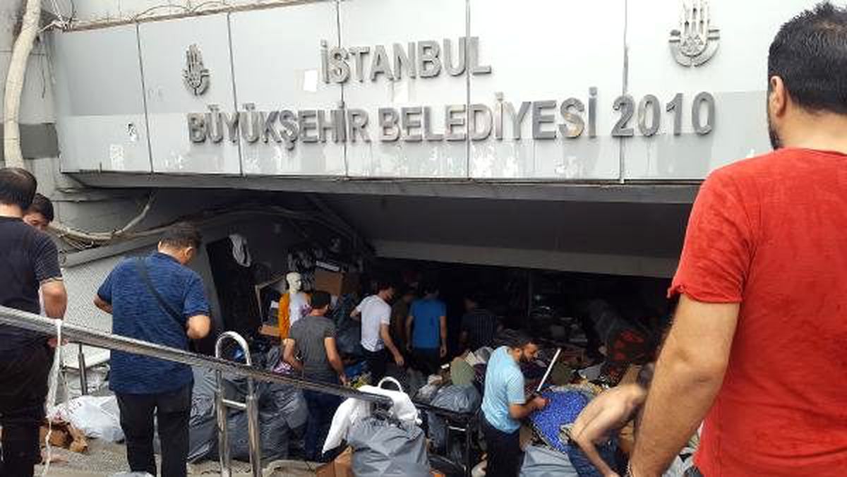 Eminönü alt geçidinde iş yerlerini su basan esnaf konuştu