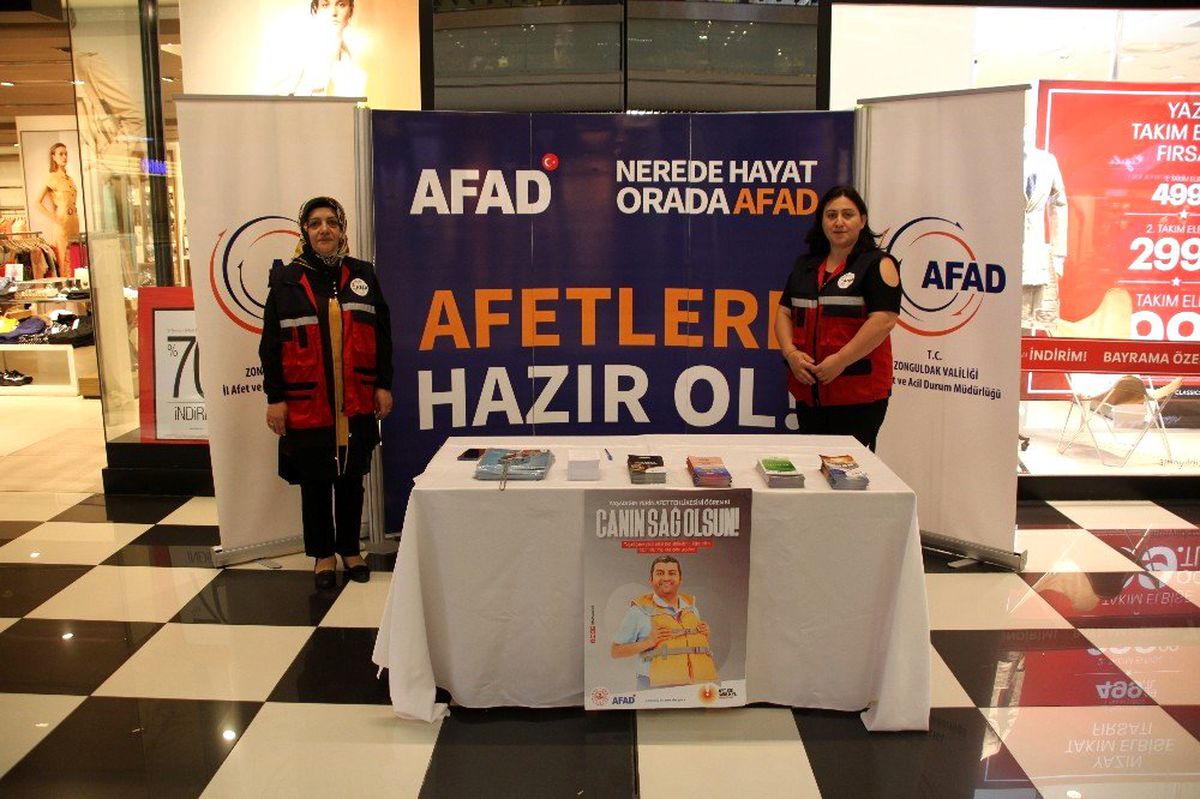 Esas 67 Burda AVM\'de afet risklerini azaltmayı anlattılar