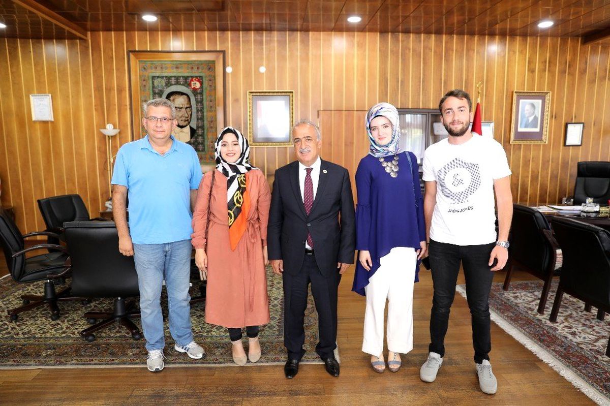 Genç Aktivistler Kulübünden Rektör Çomaklı\'ya ziyaret