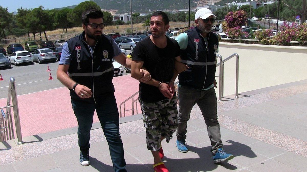 İngiliz sevgilisini bıçaklayıp, cezaevinden kaçan firariye polisten nefes kesen operasyon
