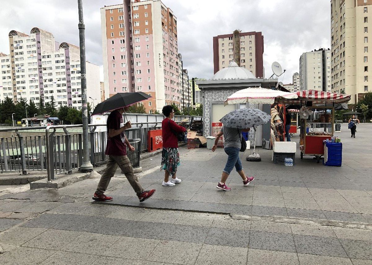 İstanbul\'da beklenen sağanak başladı