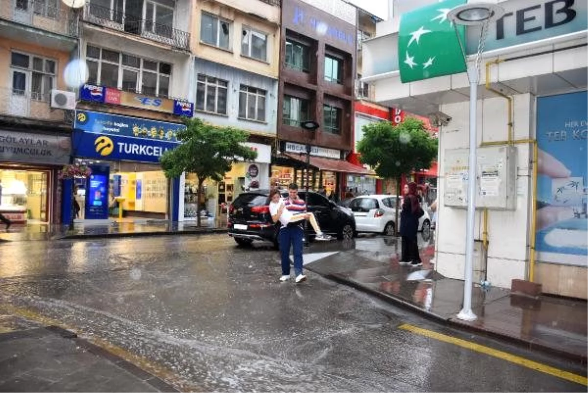 Kırıkkale\'de yağmur etkili oldu, iş yerlerini su bastı