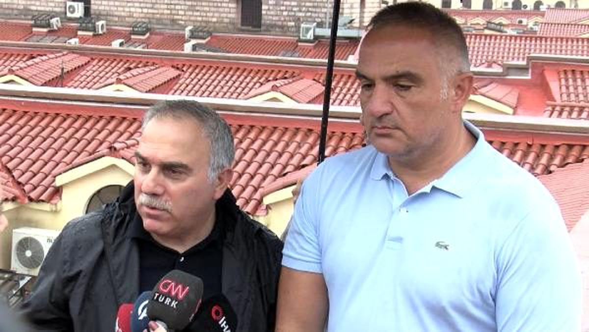 Kültür Bakanı Ersoy, Kapalıçarşı\'da açıklama yaptı: Çatıdan herhangi bir sızma olmadı