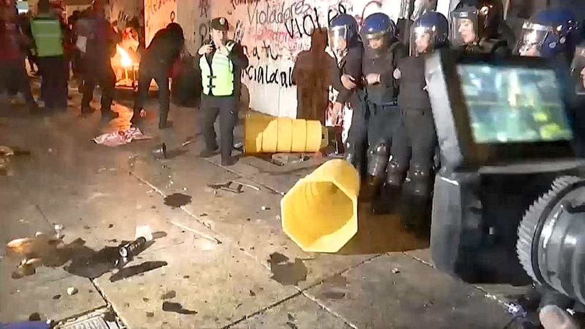 Meksika\'da binlerce kadın, polisin cinsel saldırılarını protesto etti