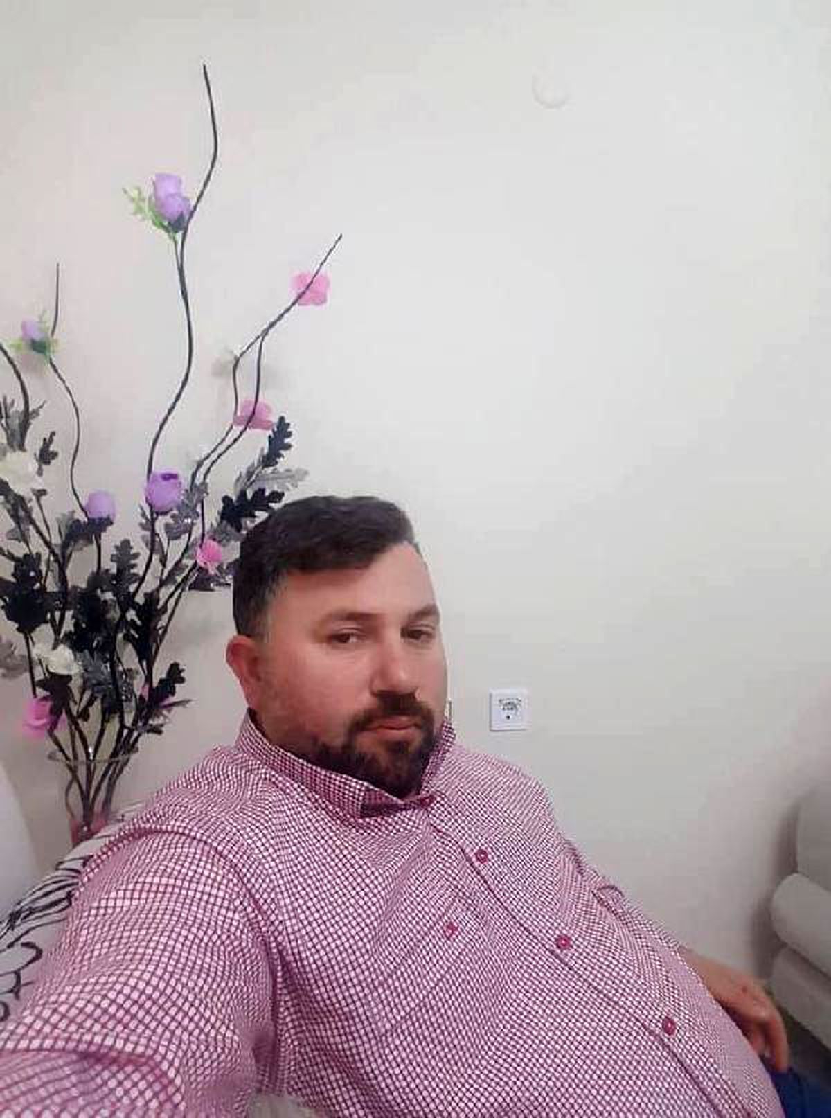 Odasında tabancayla intihar etti