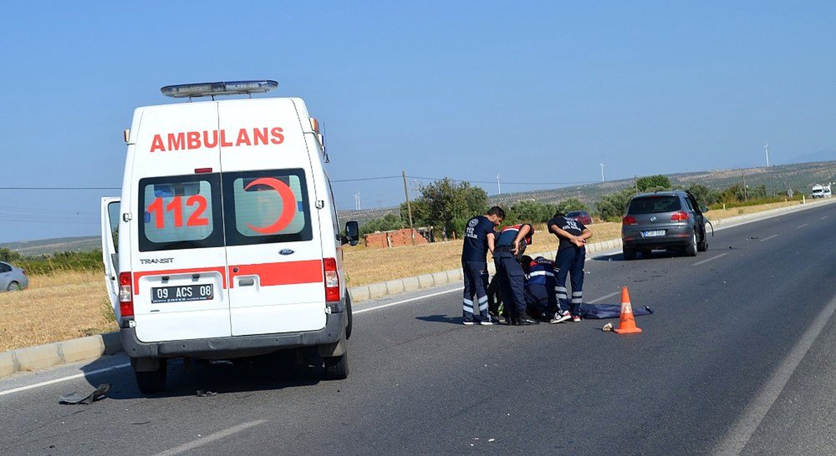 Otomobilin çarptığı elektrikli motosiklet sürücüsü hayatını kaybetti