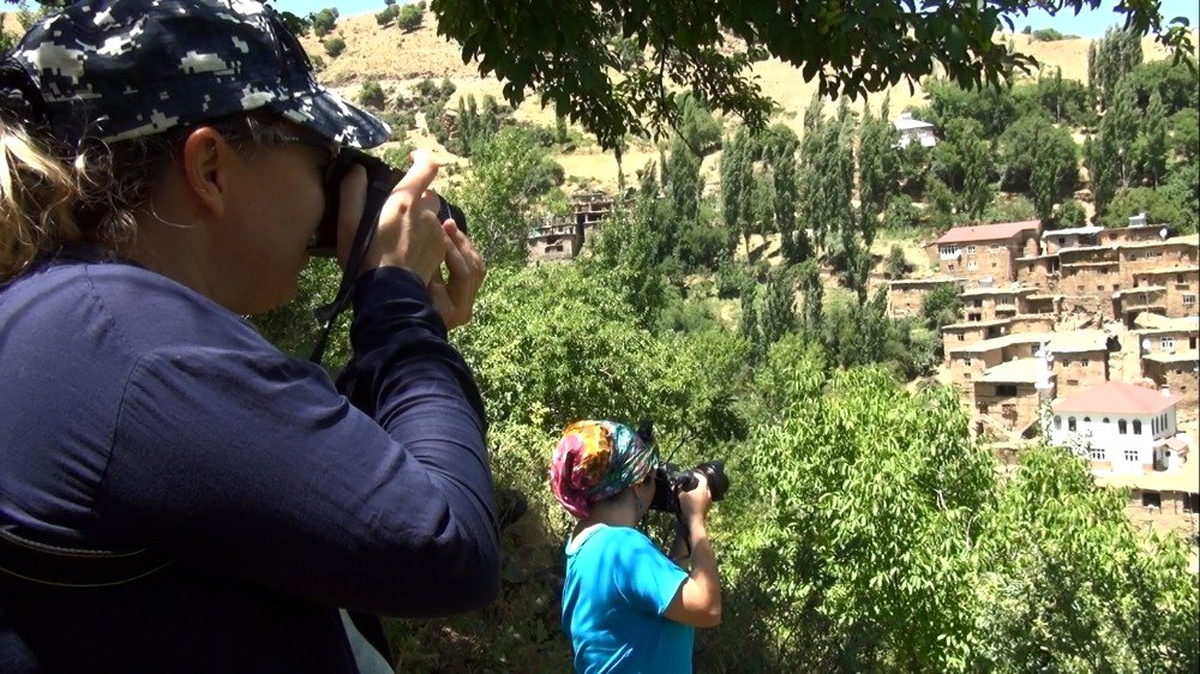 (Özel) Hizan, fotoğraf turizmiyle de ziyaretçilerini ağırlıyor