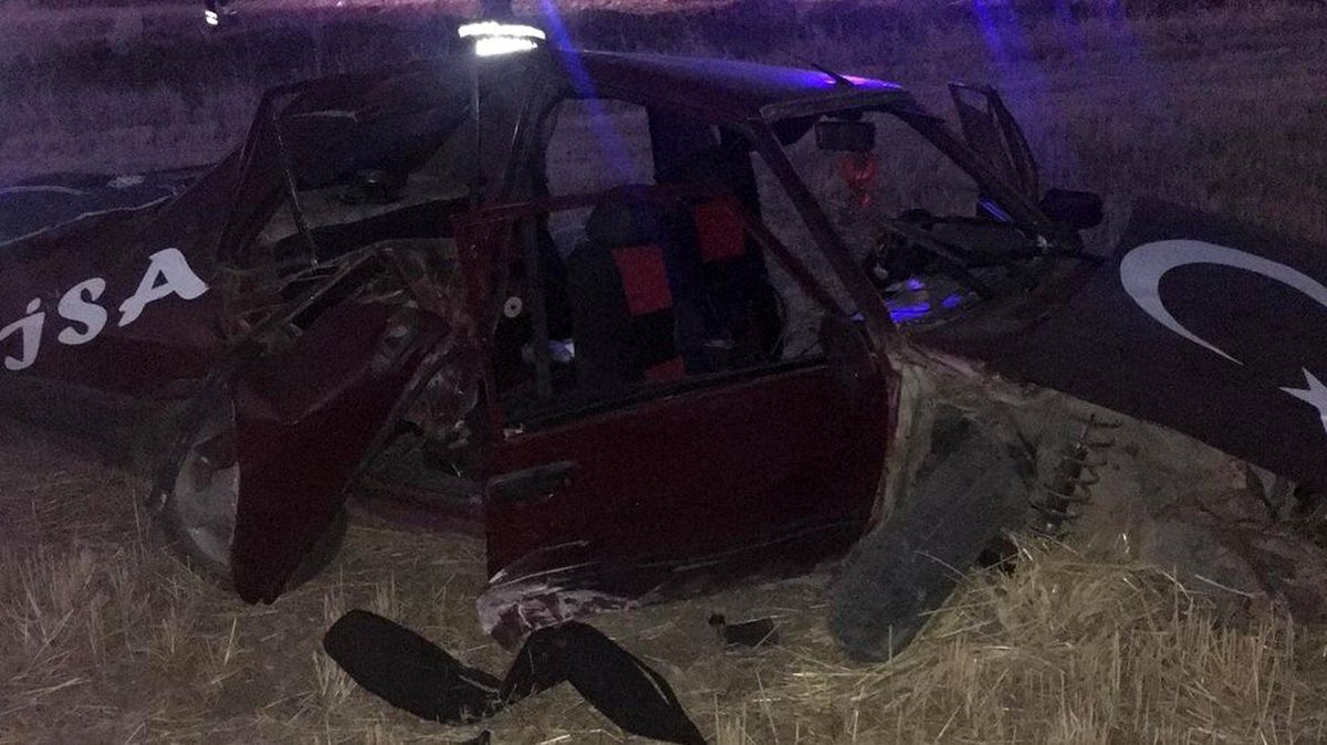 Şarampole devrilen otomobil hurdaya döndü: 5 yaralı