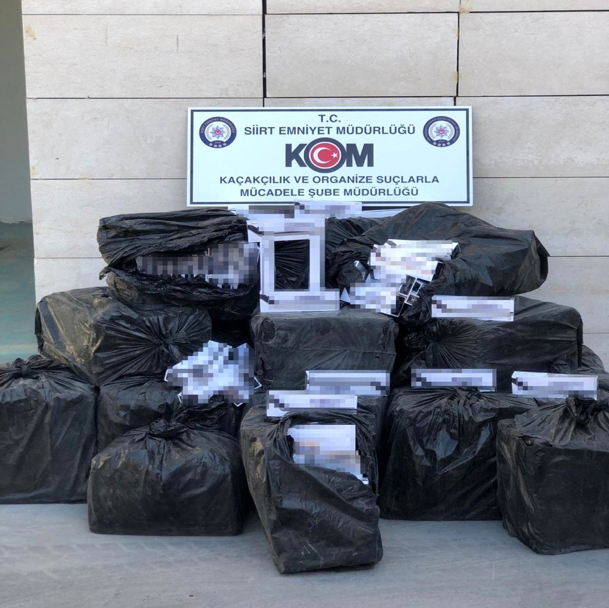 Siirt\'te 15 bin paket kaçak sigara ele geçirildi