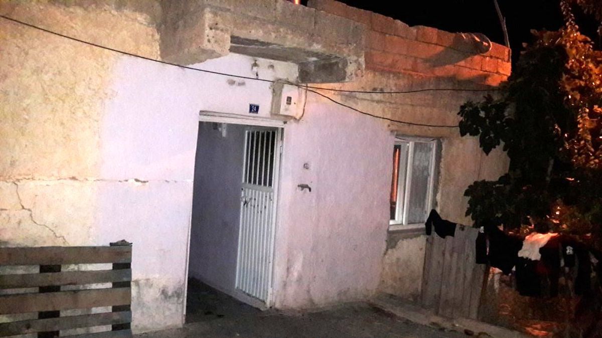 Siirt\'te evi yanan aileye valilik yardım eli uzattı