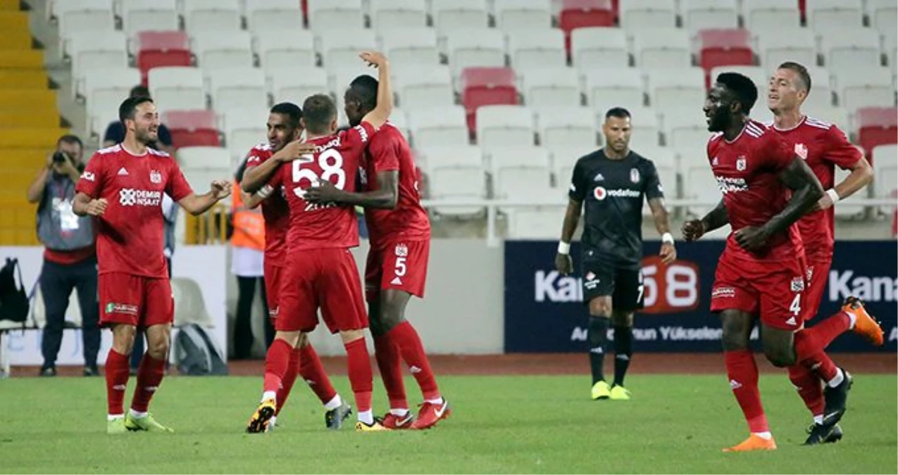 Sivasspor evinde Beşiktaş\'ı 3-0 mağlup etti