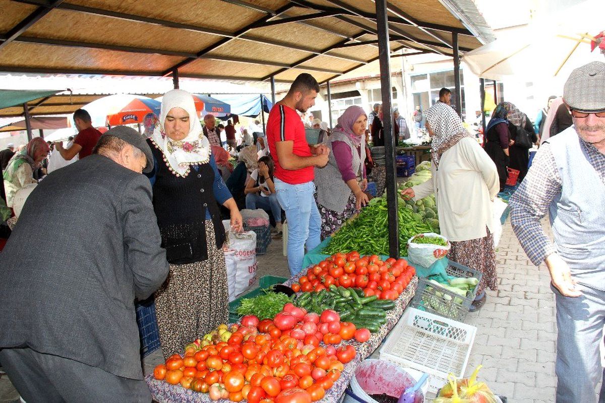 Şuhut\'ta yöresel pazara yoğun ilgi