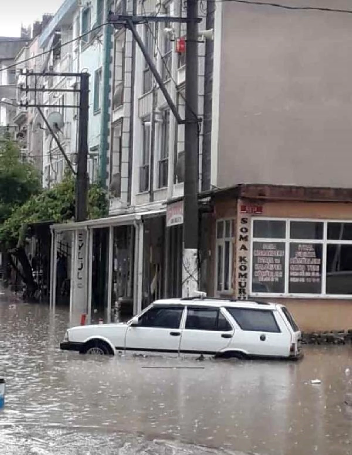 Susurluk\'ta sağanak hayatı olumsuz etkiledi